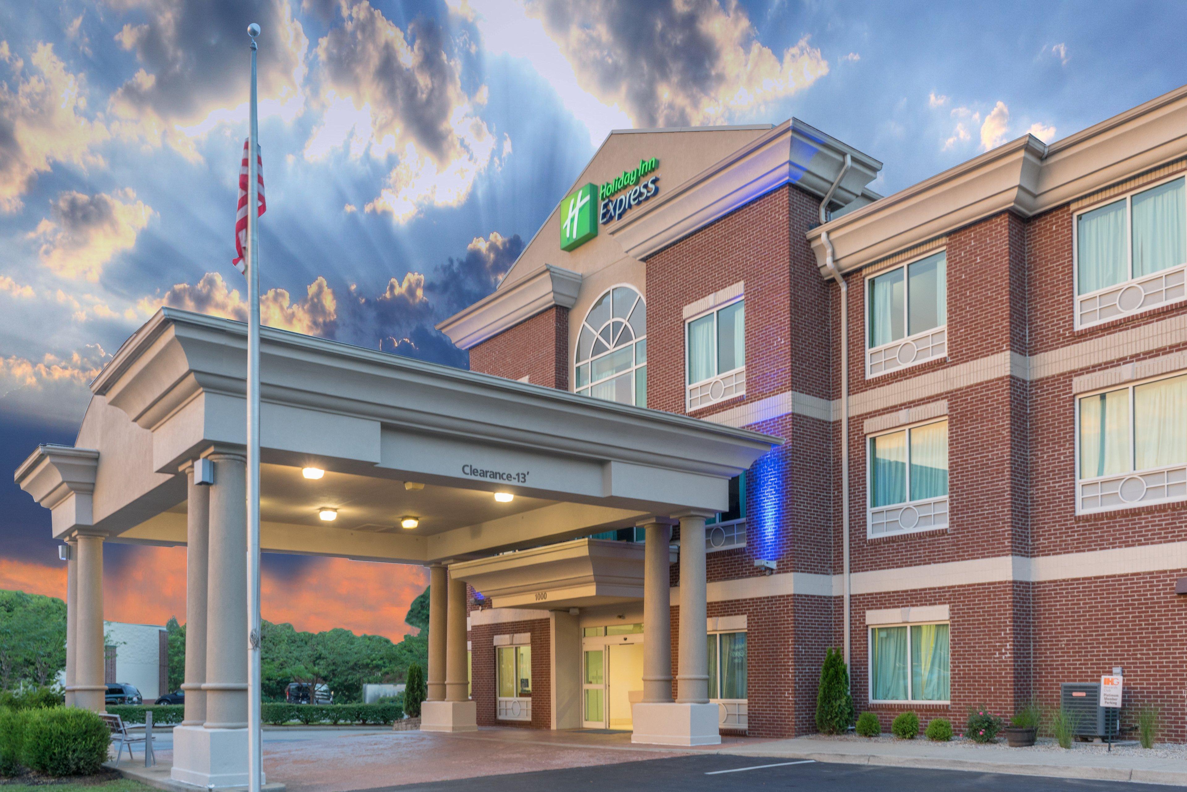 Holiday Inn Express Hotel & Suites Frankfort By Ihg Exterior foto